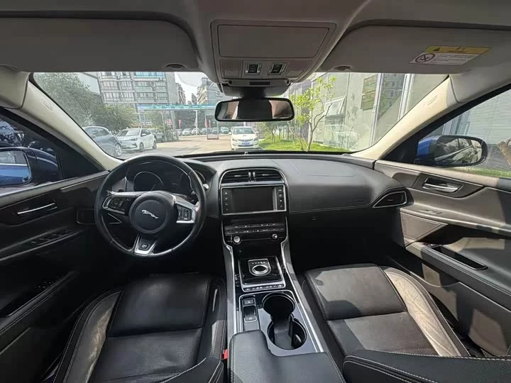 Jaguar XE
