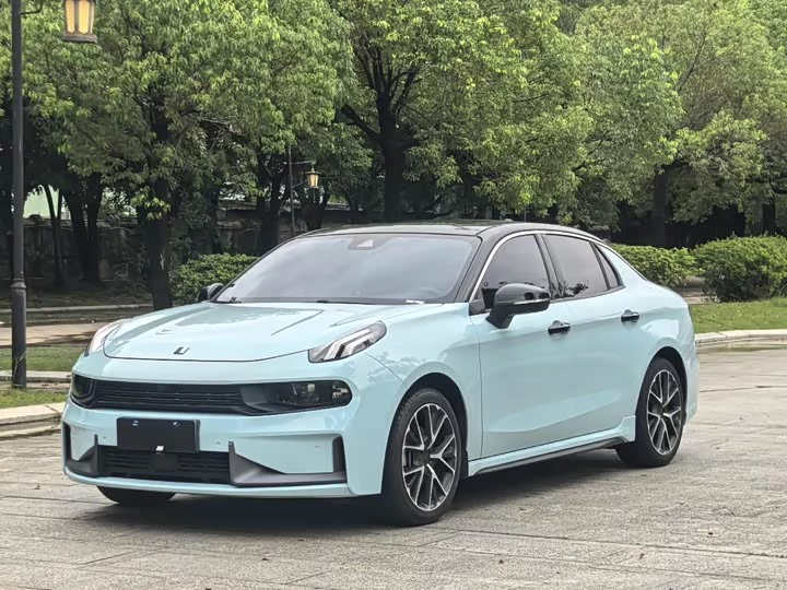 Lynk & Co 03