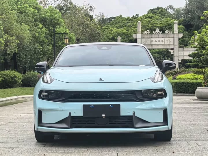 Lynk & Co 03