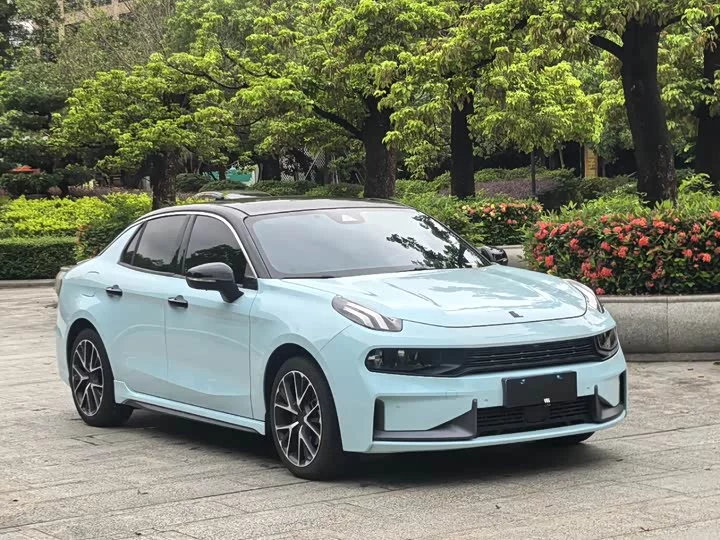 Lynk & Co 03