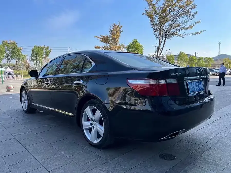 Lexus LS