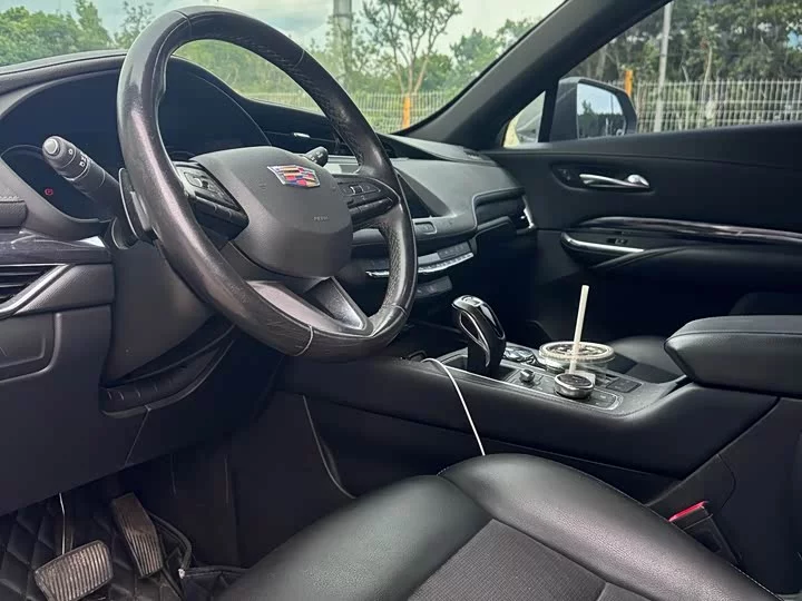 Cadillac XT4