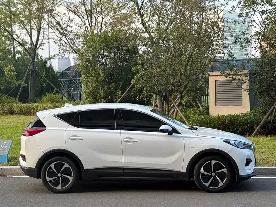 Hongqi E-HS3