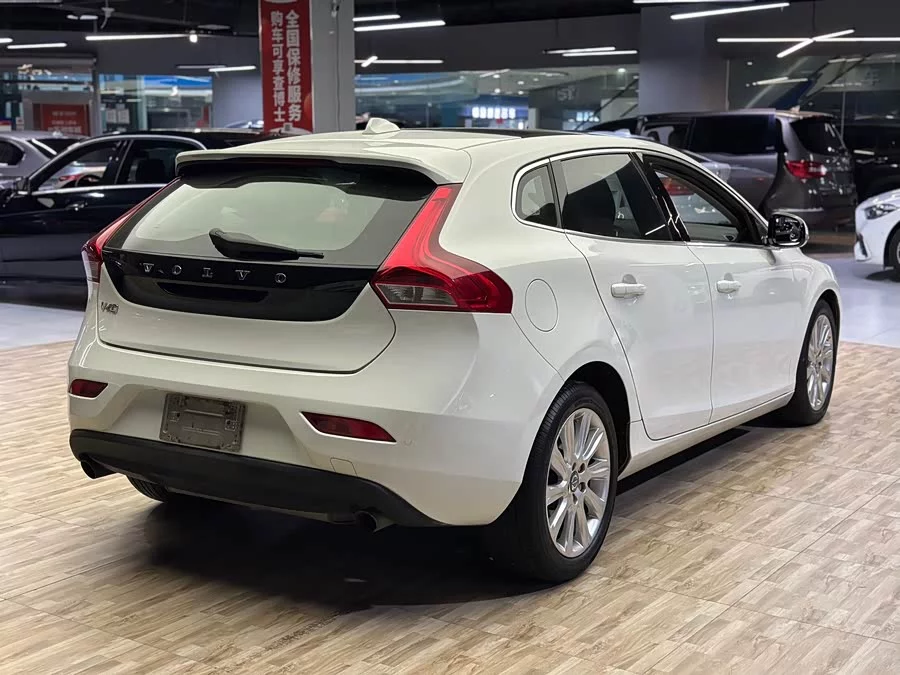 Volvo V40