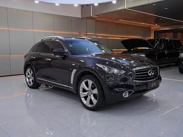 Infiniti QX70