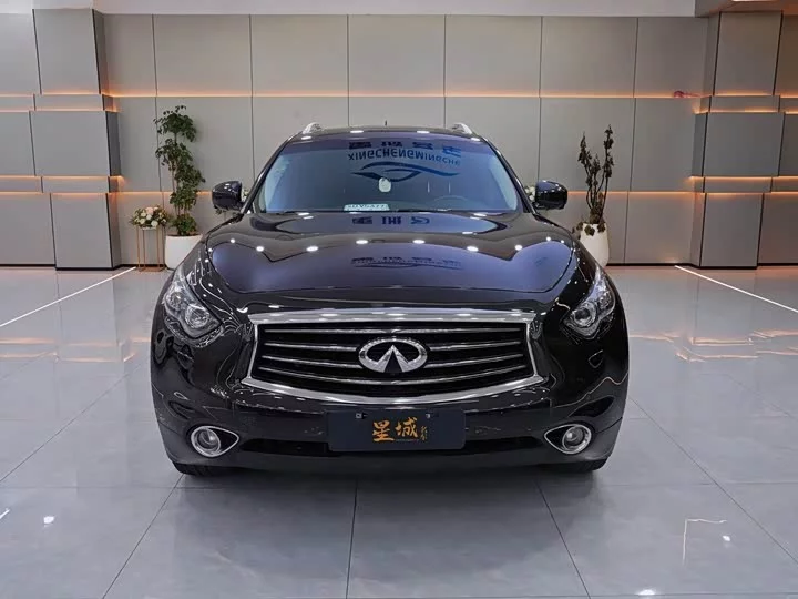 Infiniti QX70