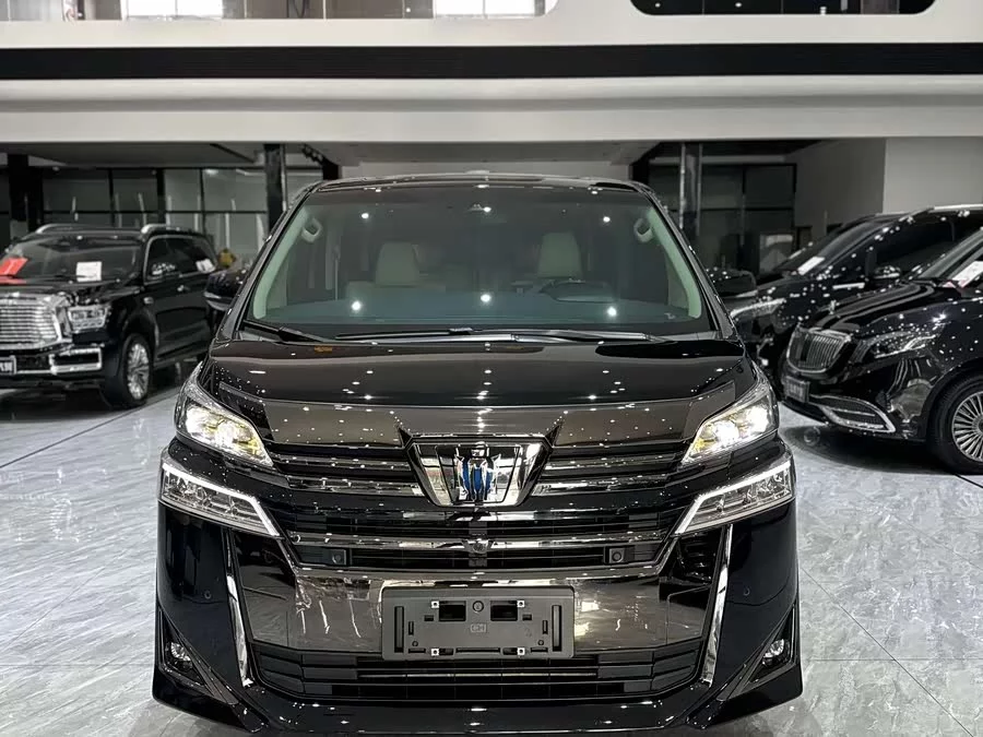 Toyota Crown Vellfire
