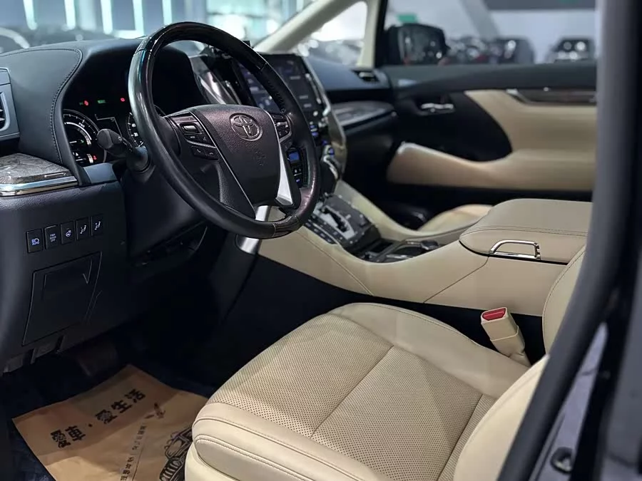 Toyota Crown Vellfire