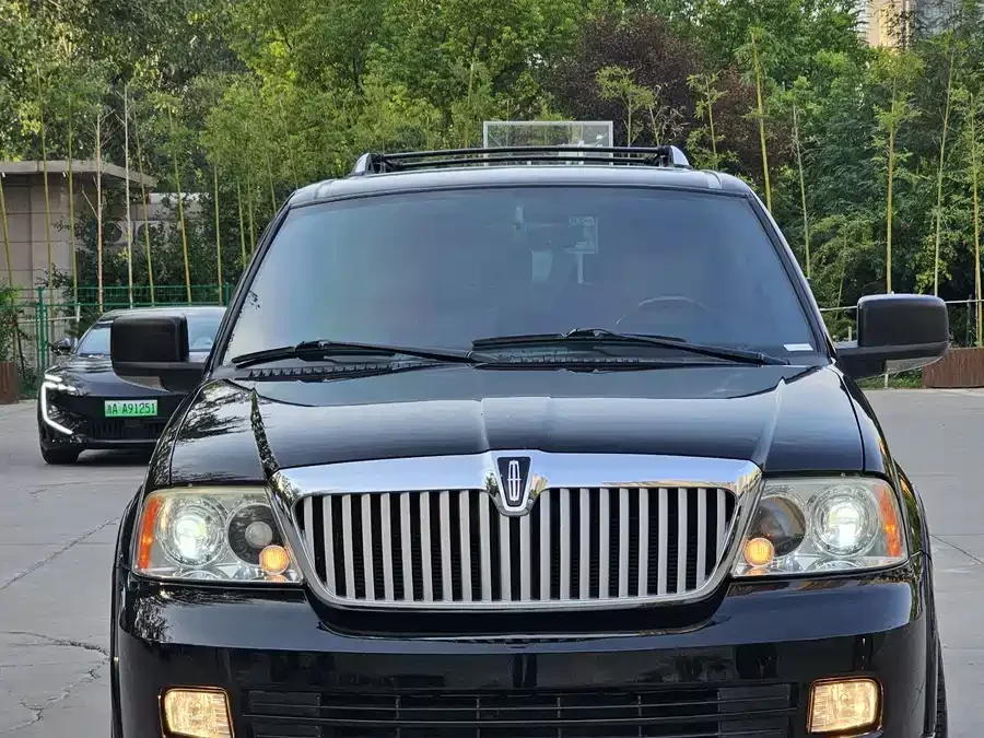 Lincoln Navigator