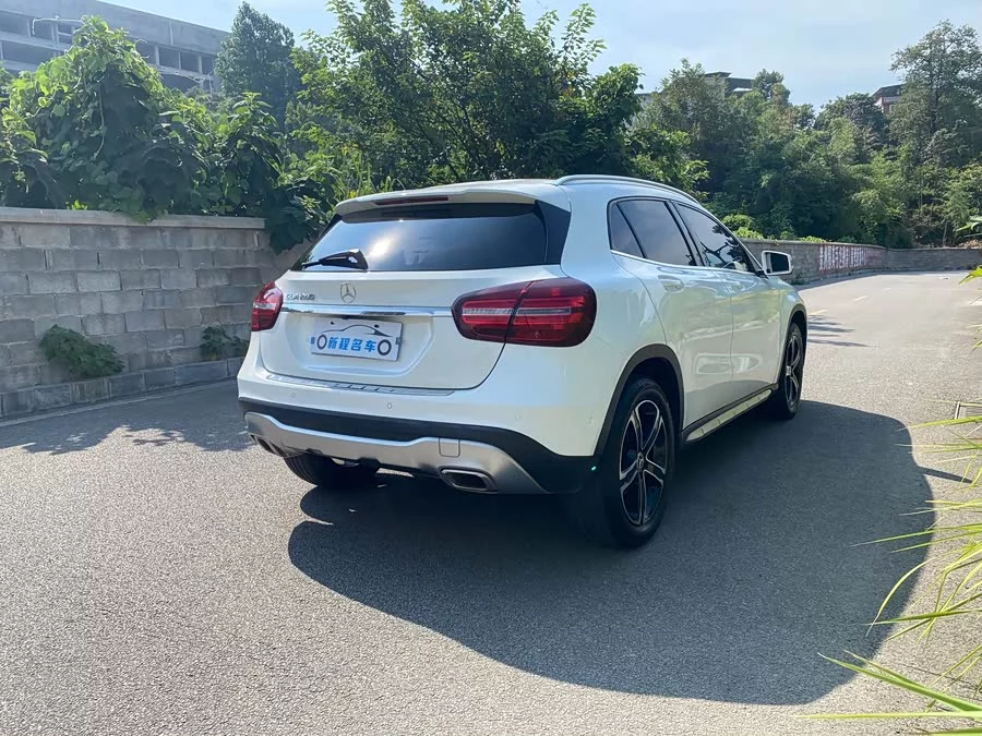 Mercedes Benz GLA