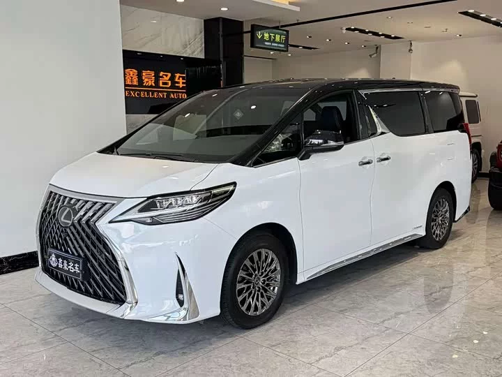 Lexus LM