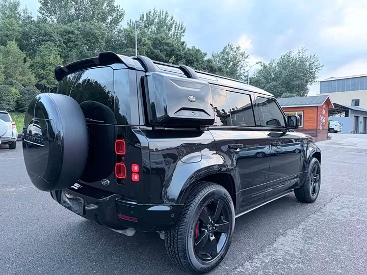 Land Rover guard
