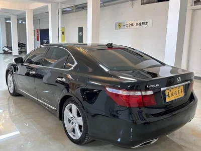 Lexus LS