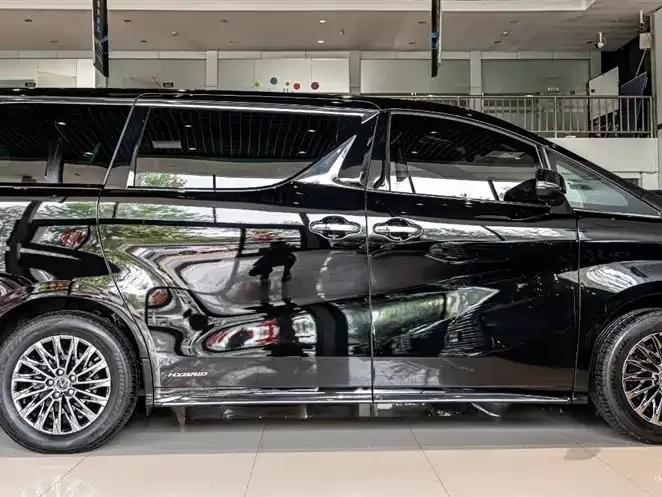 Lexus LM