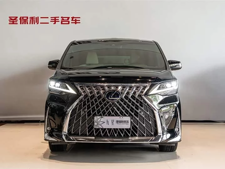 Lexus LM