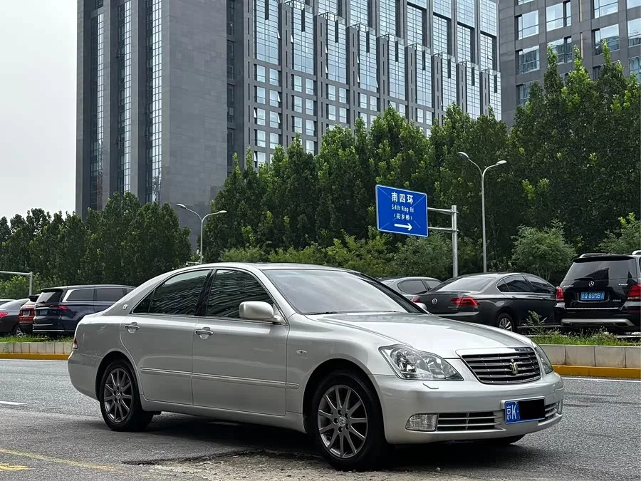 Toyota crown