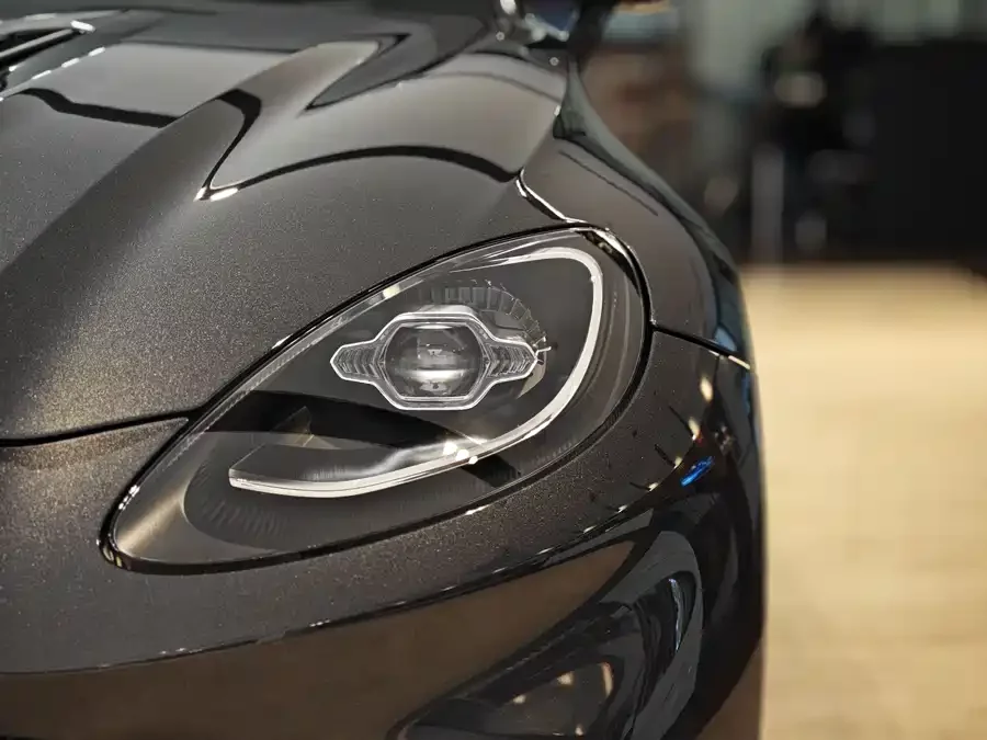 Aston Martin DBX
