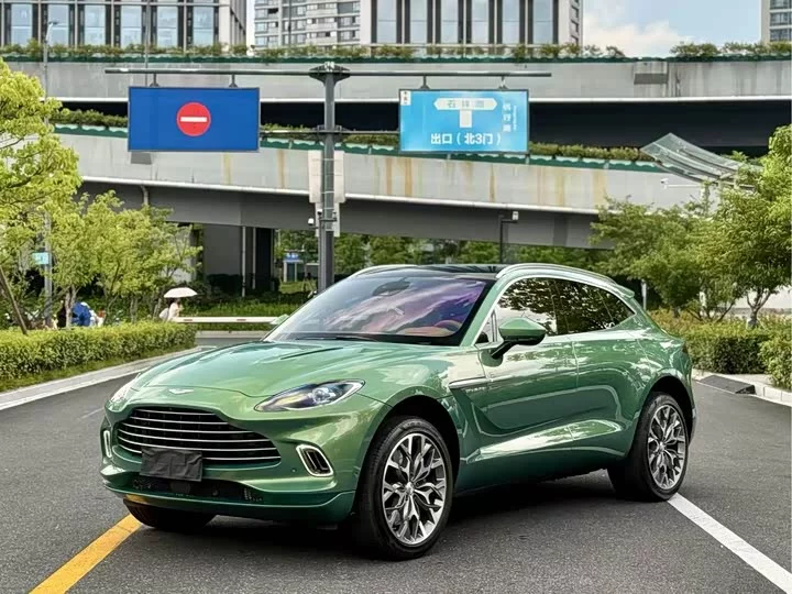 Aston Martin DBX