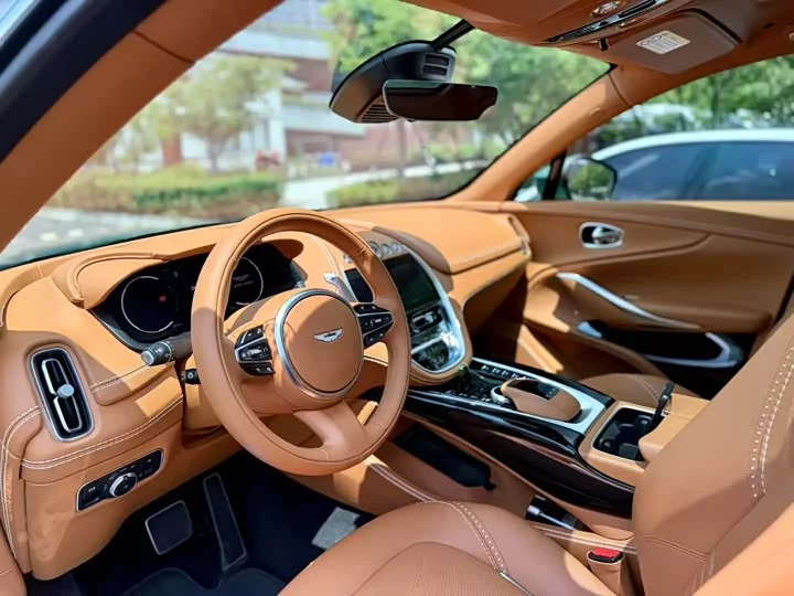 Aston Martin DBX