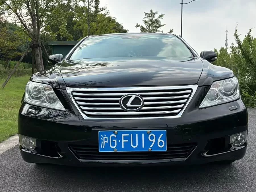 Lexus LS
