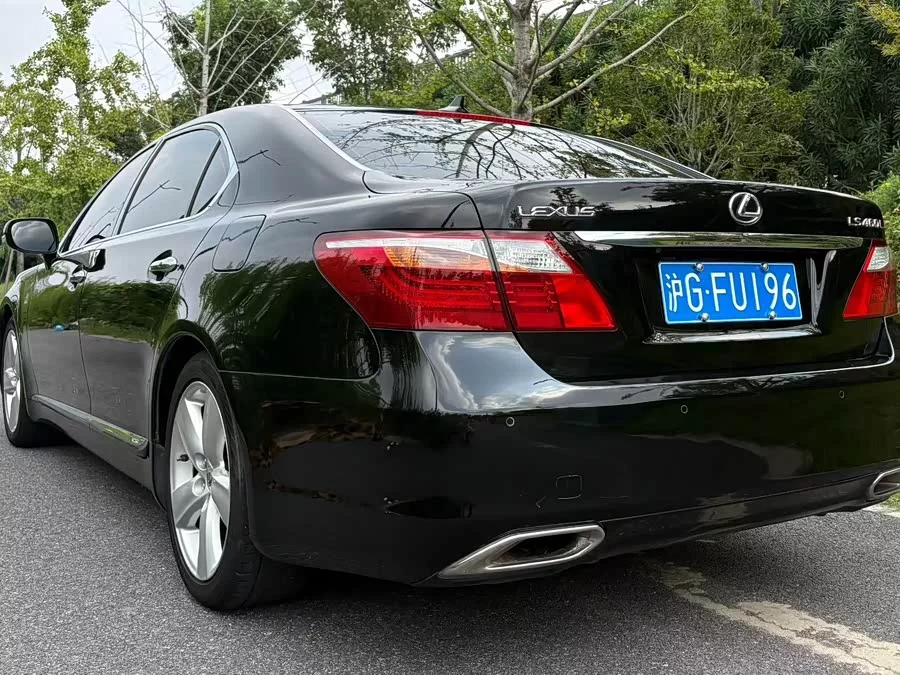 Lexus LS