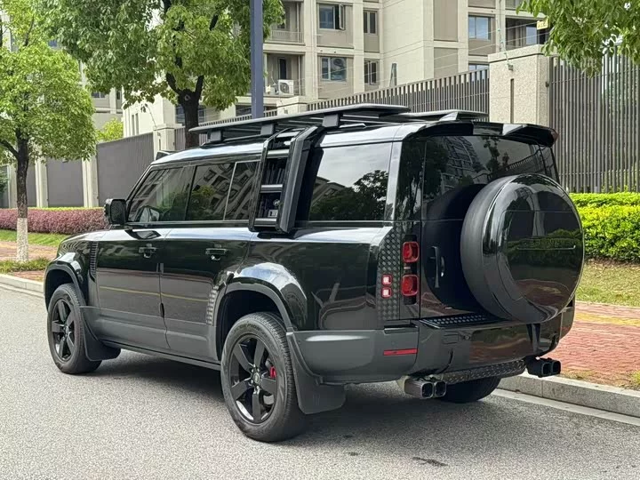 Land Rover guard