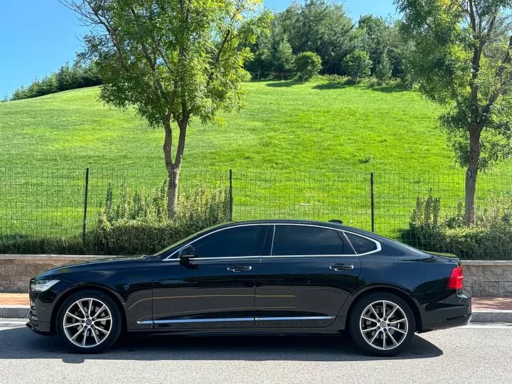 Volvo S90