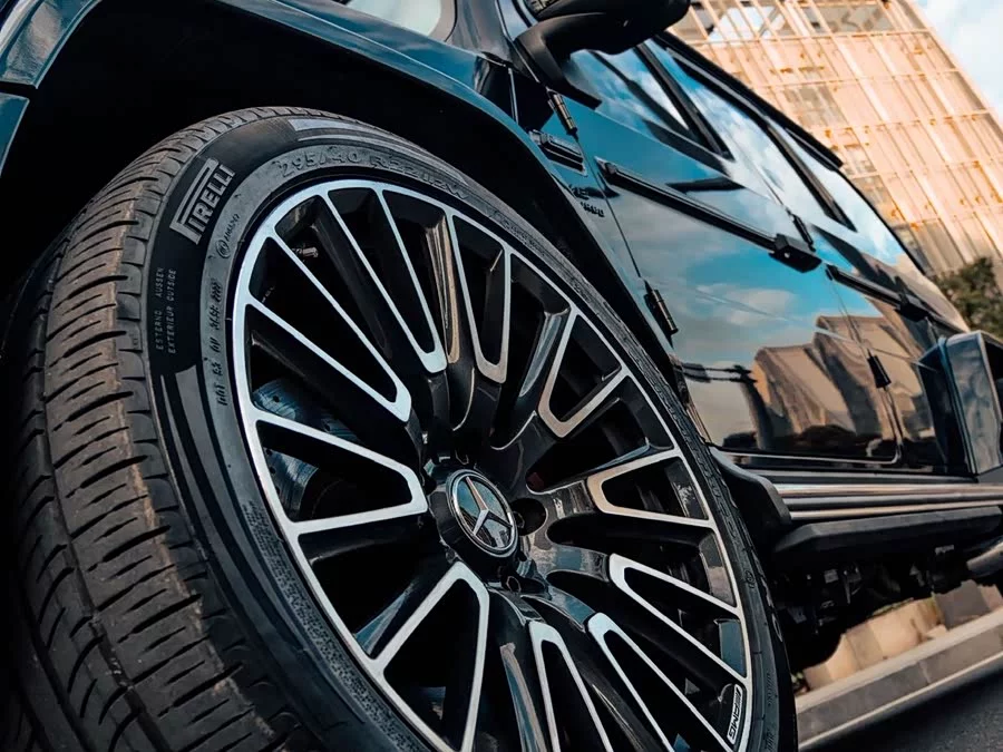Mercedes Benz G-rated