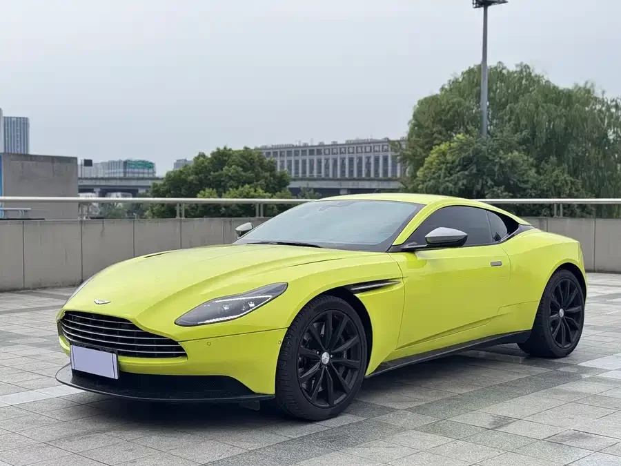 Aston Martin DB11