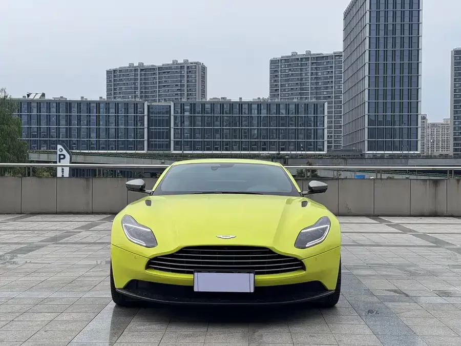 Aston Martin DB11