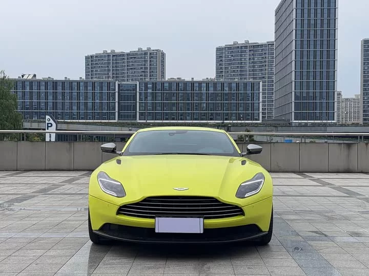 Aston Martin DB11