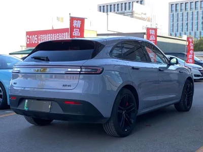 AITO M5