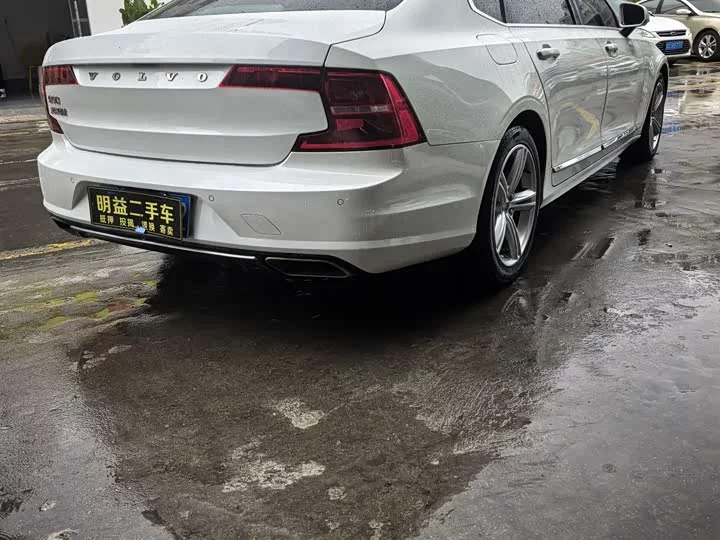 Volvo S90