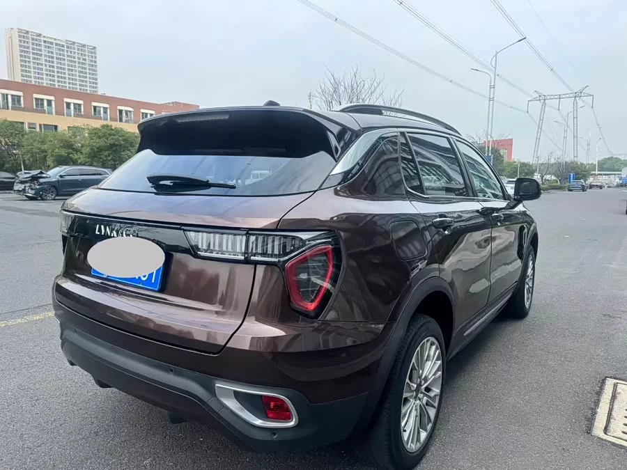 Lynk & Co 01