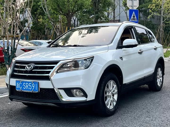 BAIC S6