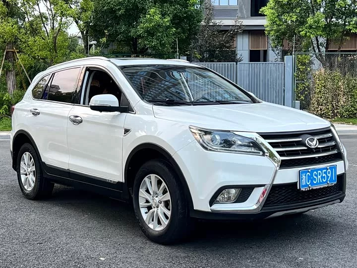 BAIC S6