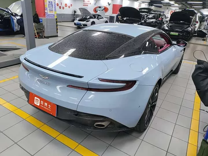 Aston Martin DB11