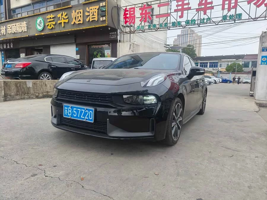 Lynk & Co 03