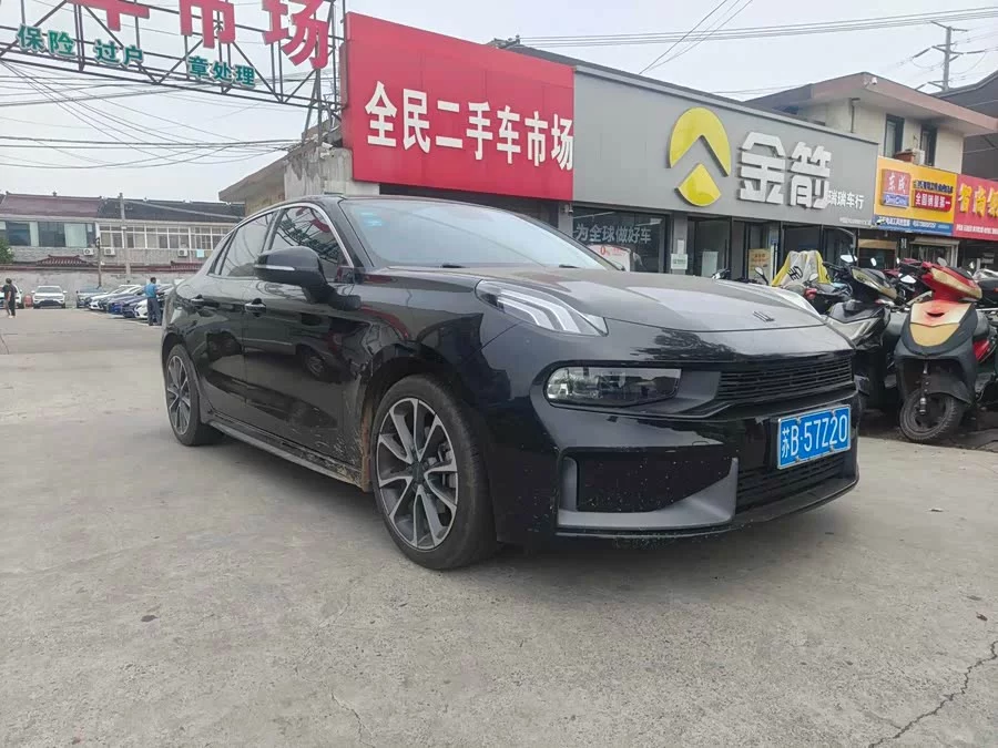Lynk & Co 03