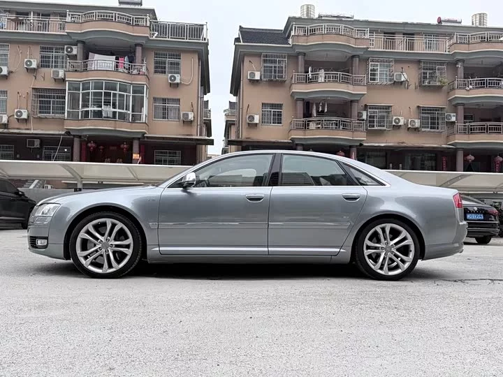 Audi S8