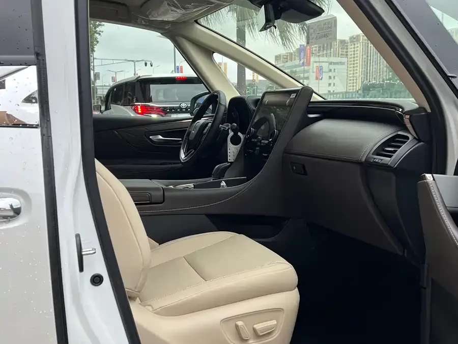 Toyota Crown Vellfire