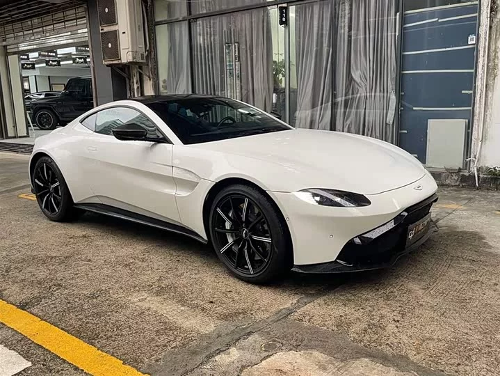 Aston Martin V8 Vantage