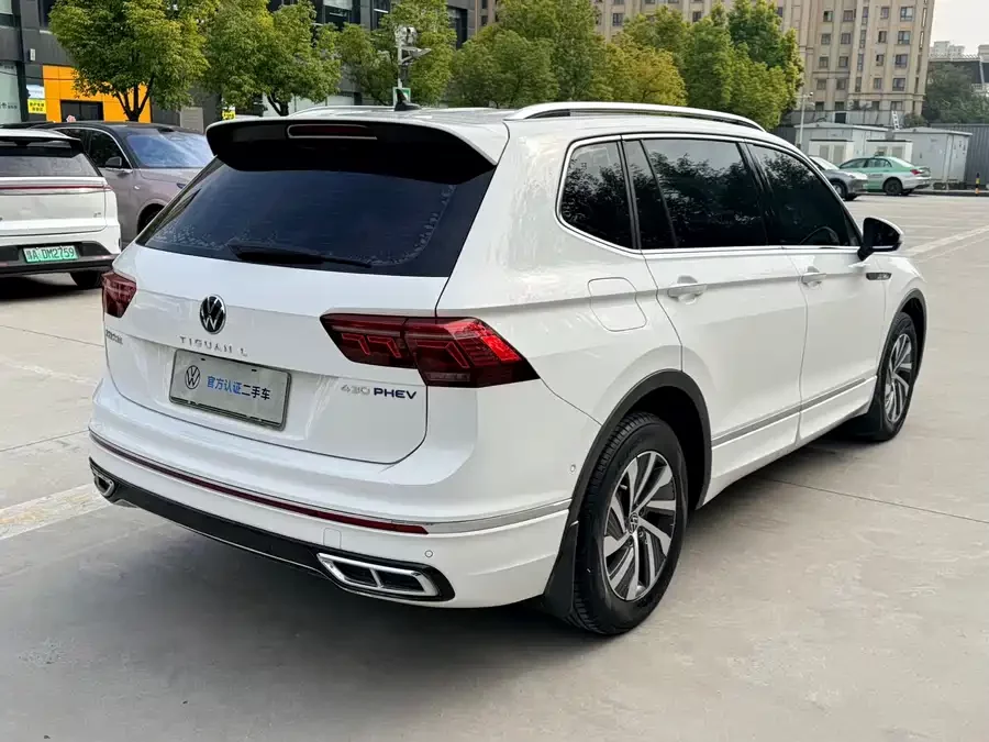 Volkswagen Tiguan L plug-in hybrid