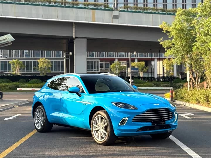 Aston Martin DBX