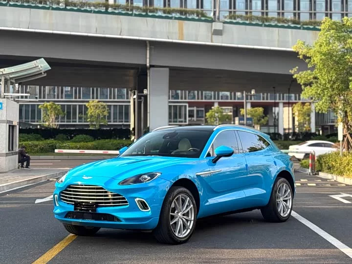 Aston Martin DBX