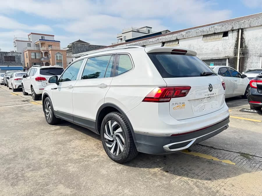 Volkswagen Tiguan L