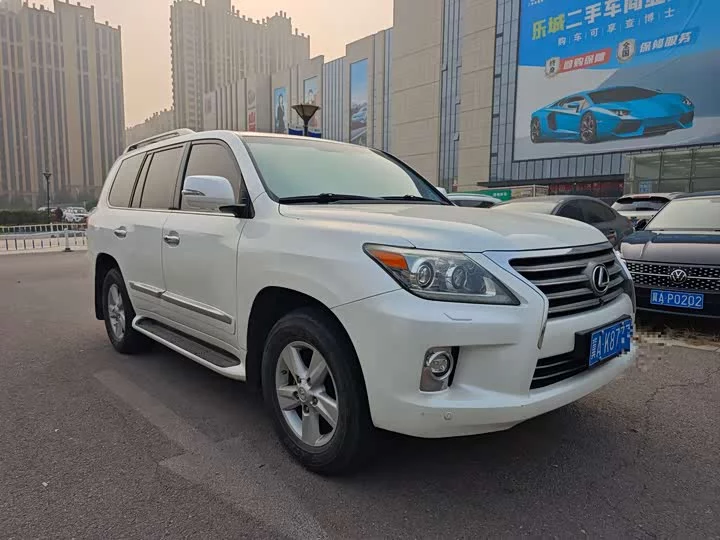 Lexus LX