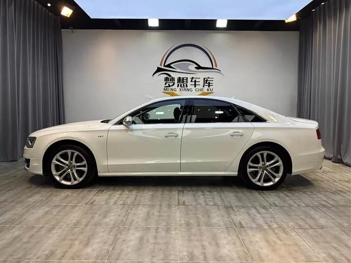Audi S8