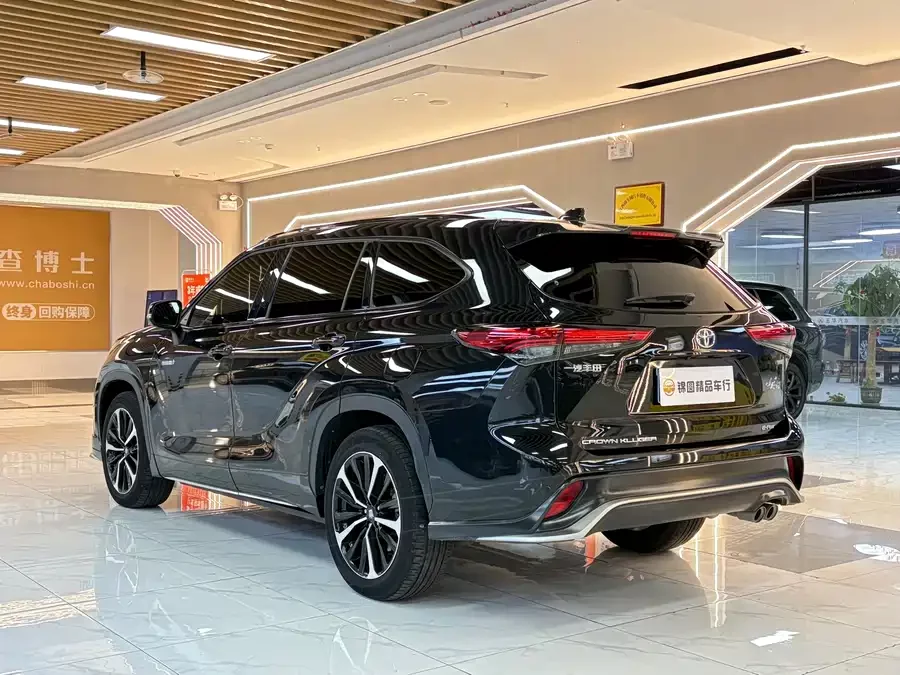 Toyota Crown Land