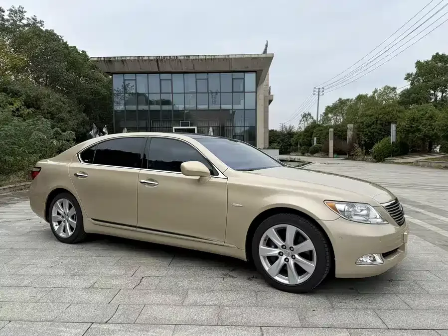 Lexus LS